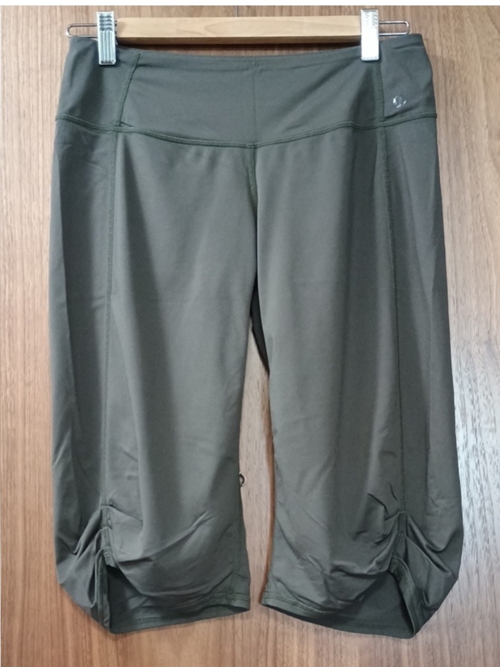 Lululemon Capri-Shorts - Dark Army Greenish Brown - Women’s - Size 6